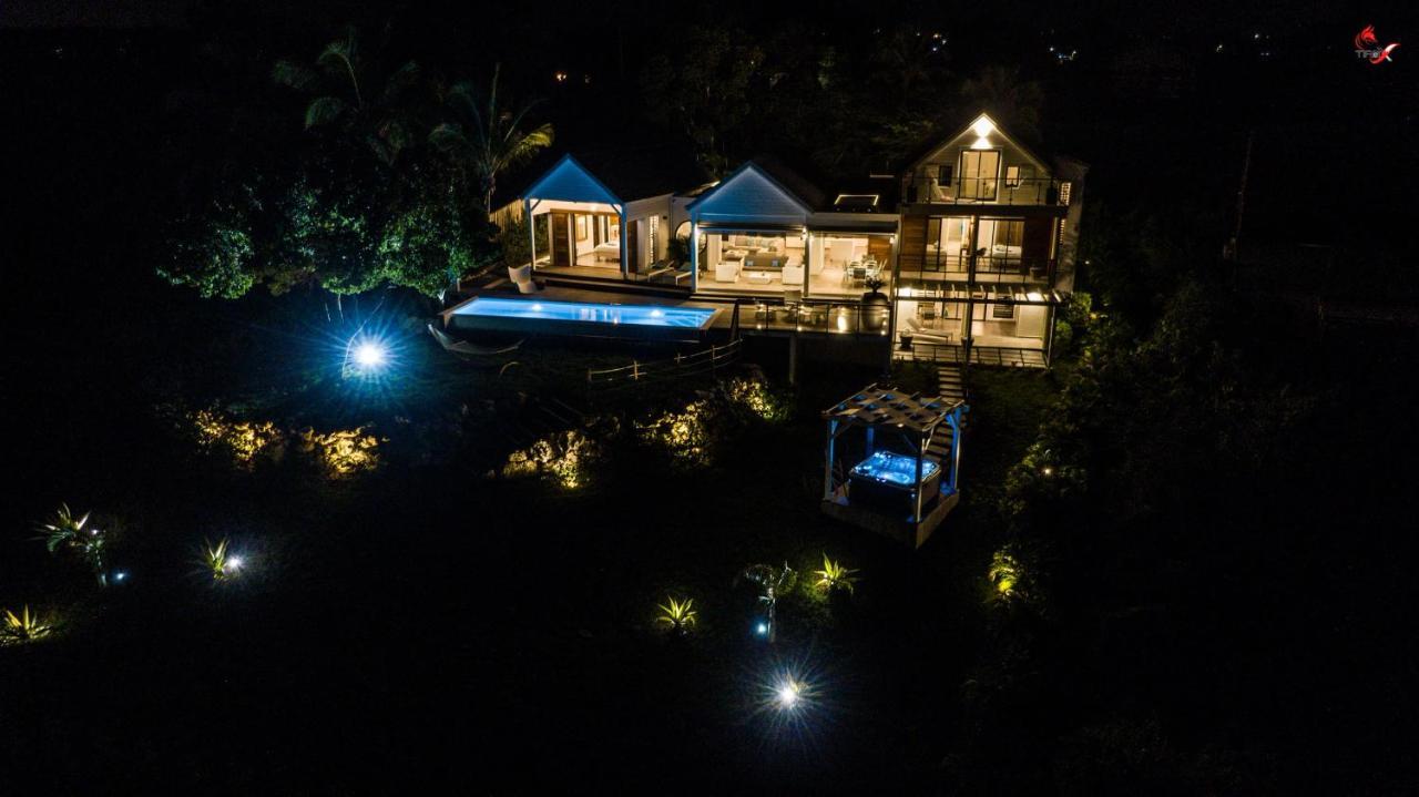 The View - Magnifique Villa Face A La Mer Sainte-Anne  Bagian luar foto